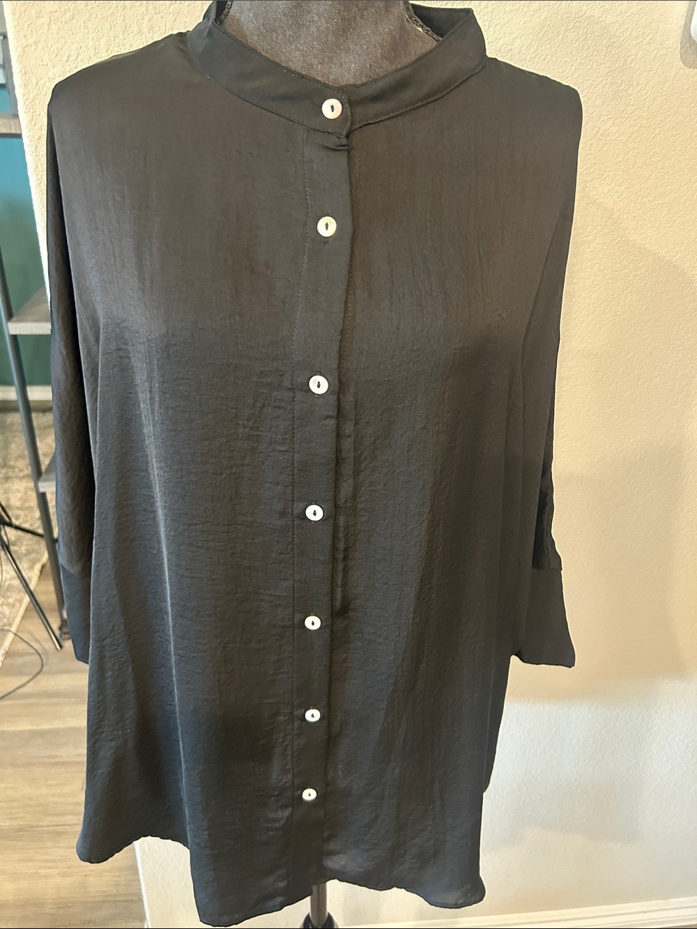 Plus Size Washed Satin Button Down Loose Fit Shirt Top Tunic Black L XL 1X New - Picture 2 of 3